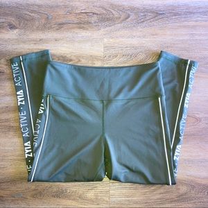 EUC! Zyia Logo Stripe Light n Tight Hi-Rise